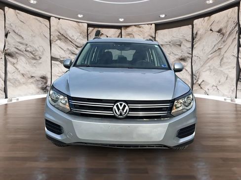 Used 2017 Volkswagen Tiguan S image 2
