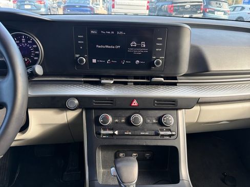 Certified 2023 Kia Carnival LX image 21