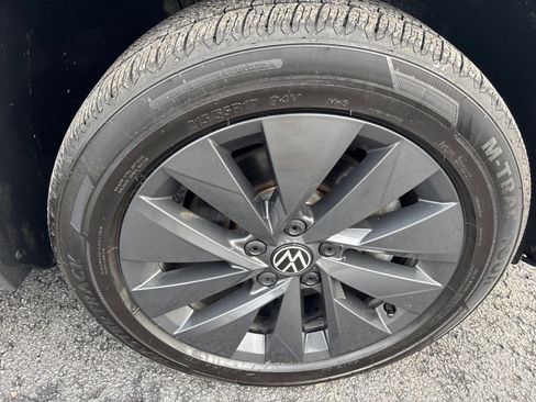 Used 2022 Volkswagen Taos S w/ IQ Drive S Package image 9