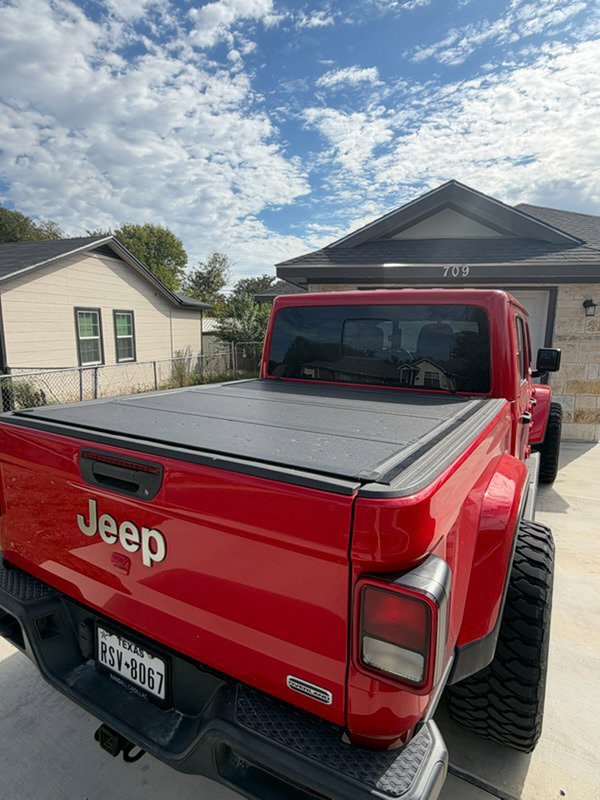 Used 2020 Jeep Gladiator Overland AWD/4WD image 2