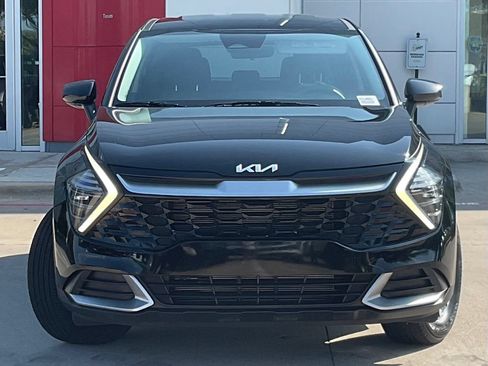 Used 2025 Kia Sportage LX FWD image 2