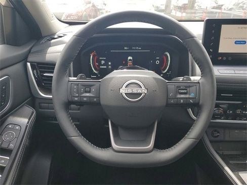 New 2025 Nissan Rogue Platinum w/ Tech Package FWD image 9