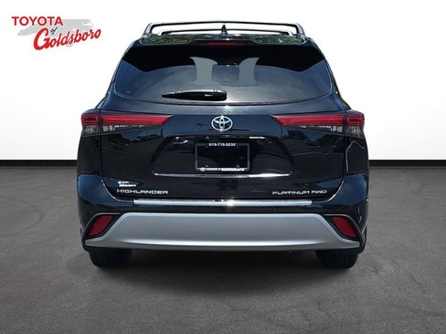 Used 2021 Toyota Highlander Platinum AWD/4WD image 6