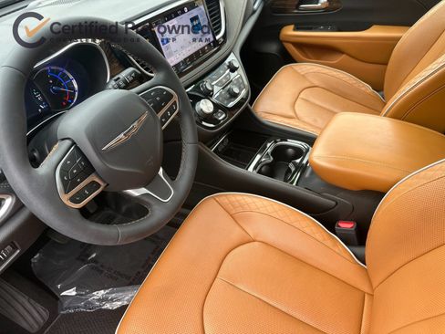 Used 2023 Chrysler Pacifica Pinnacle FWD image 11