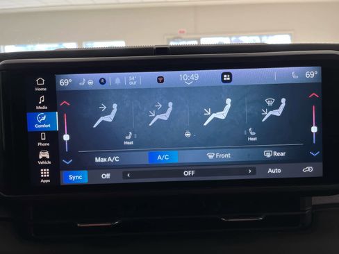 Used 2025 Jeep Wrangler Sahara image 33