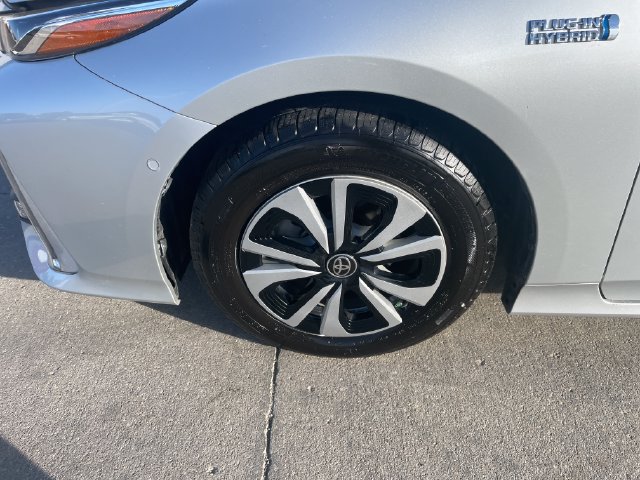 Used 2017 Toyota Prius Prime Advanced w/ Carpet Mat Package FWD image 30