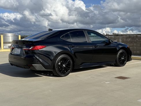 Used 2025 Toyota Camry SE w/ Convenience Package image 11