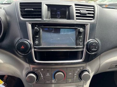 Used 2013 Toyota Highlander SE AWD/4WD image 12