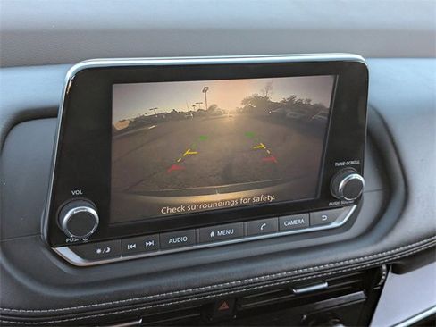 Used 2022 Nissan Rogue SV image 27