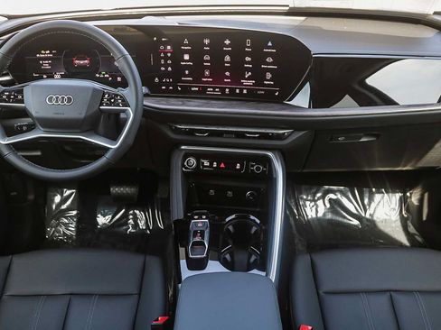 Used 2025 Audi Q5 Premium w/ Convenience Package AWD/4WD image 12