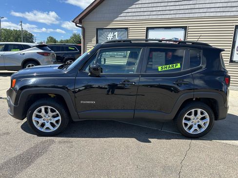 Used 2016 Jeep Renegade Latitude w/ Popular Equipment Group AWD/4WD image 8