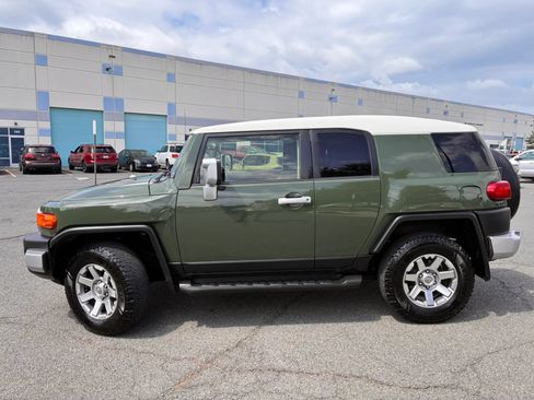 Used 2014 Toyota FJ Cruiser 4WD w/ Upgrade Package image 3