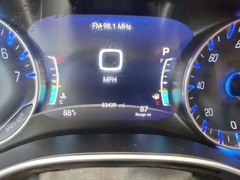 Used 2023 Chrysler Pacifica Limited FWD image 9
