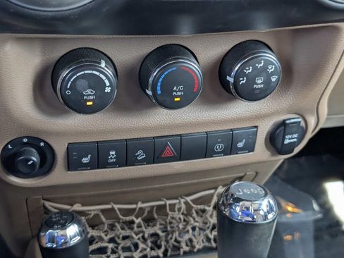 Used 2017 Jeep Wrangler Unlimited Sahara w/ Dual Top Group AWD/4WD image 22