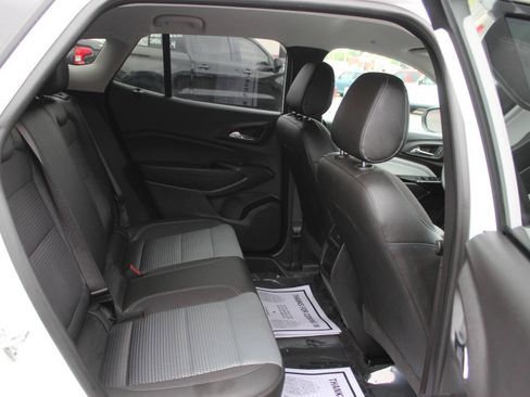 Used 2025 Chevrolet Trax LT FWD image 11