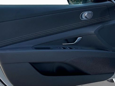 Certified 2025 Hyundai Elantra SEL FWD image 22