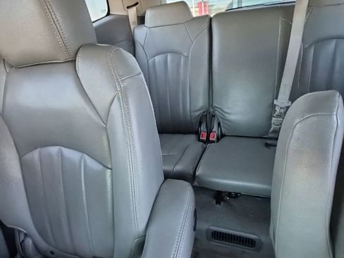 Used 2015 Chevrolet Traverse LT image 12