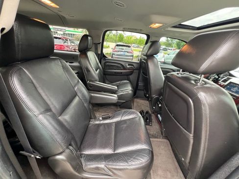 Used 2011 Cadillac Escalade ESV Luxury AWD/4WD image 25