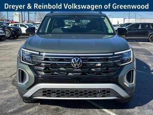 New 2026 Volkswagen Atlas Peak Edition image 2