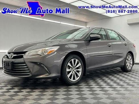Used 2017 Toyota Camry XLE w/ Moonroof Package FWD image 1