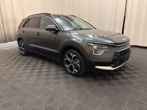 Certified 2024 Kia Niro EX Touring image 3