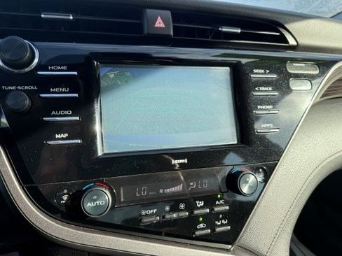 Used 2020 Toyota Camry LE image 14