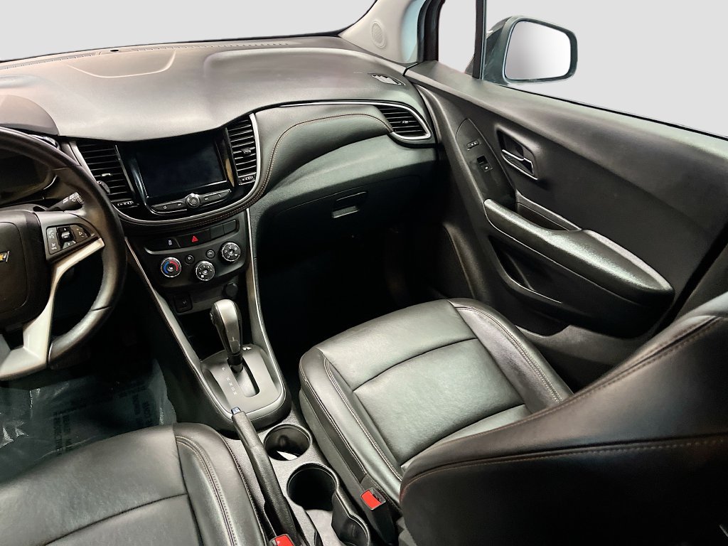 Used 2022 Chevrolet Trax LT w/ Premium Seat Package AWD/4WD image 23
