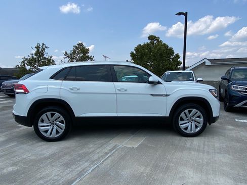Certified 2023 Volkswagen Atlas Cross Sport SE w/ Panoramic Sunroof Package AWD/4WD image 2