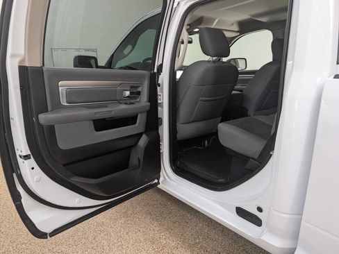 Used 2019 RAM 1500 Classic SLT w/ SLT Plus D←cor Group AWD/4WD image 13