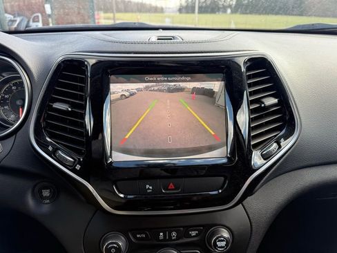 Used 2019 Jeep Cherokee Limited image 14