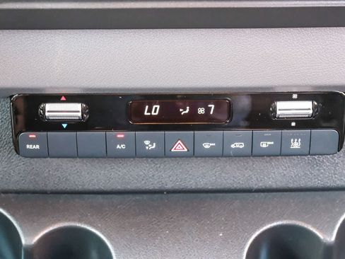 Used 2020 Mercedes-Benz Sprinter 2500 image 18