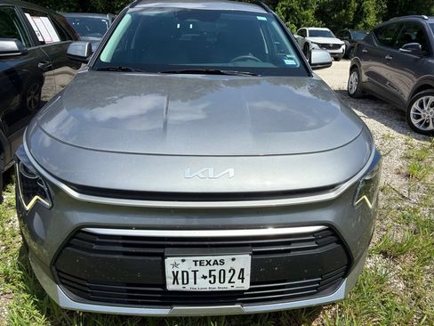 Used 2025 Kia Niro LX FWD image 6