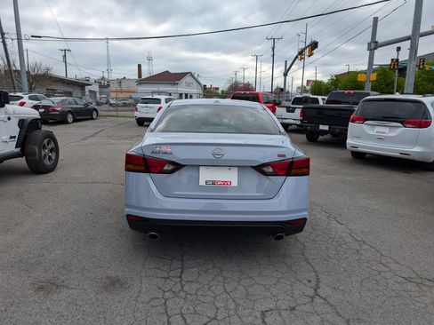 Used 2024 Nissan Altima 2.5 SR FWD image 7