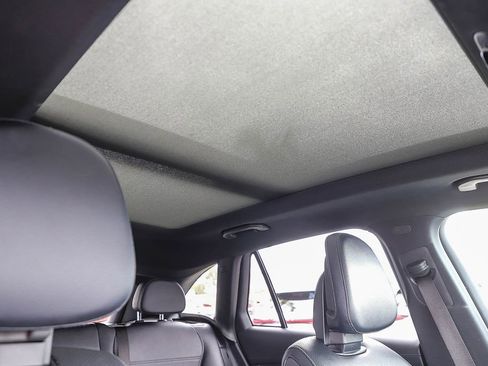 Used 2024 Mercedes-Benz GLC 300 image 17