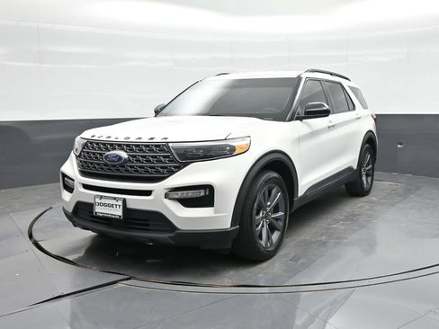 Used 2023 Ford Explorer XLT w/ Equipment Group 202A RWD image 17