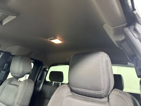 Used 2024 Nissan Frontier SV w/ SV Convenience Package image 12