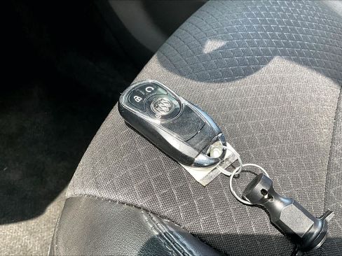 Used 2022 Buick Encore Preferred AWD/4WD image 14
