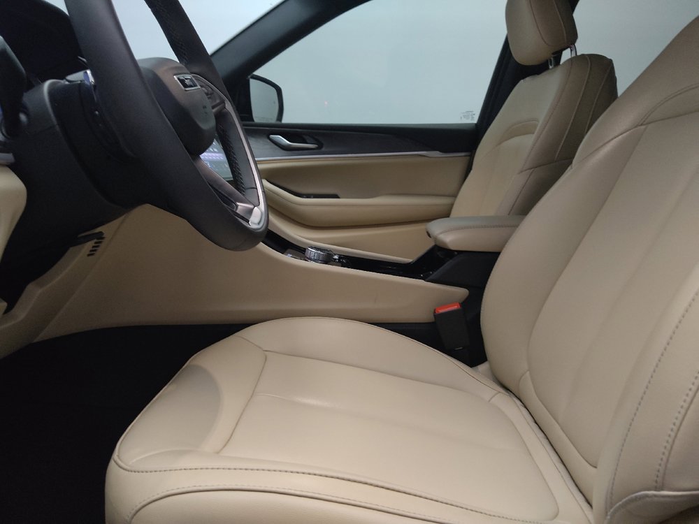 Used 2023 Jeep Grand Cherokee L Limited RWD image 17