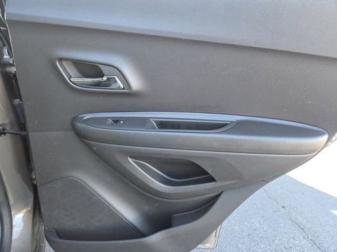 Used 2022 Chevrolet Trax LT w/ LT Convenience Package image 20