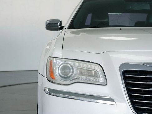 Used 2011 Chrysler 300 Limited image 4