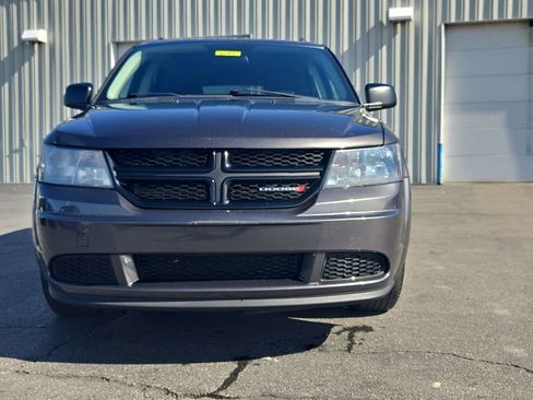 Used 2018 Dodge Journey SE w/ Blacktop Package FWD image 2