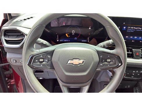 Used 2025 Chevrolet TrailBlazer LT AWD/4WD image 17