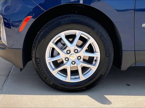 Used 2023 Chevrolet Equinox LT FWD image 9