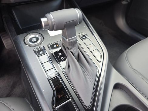 New 2025 Kia Niro EX image 24