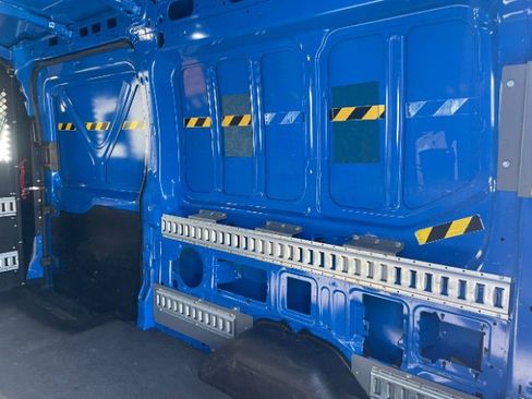 Used 2018 Ford Transit 250 w/RH Sliding Door Medium Roof image 12