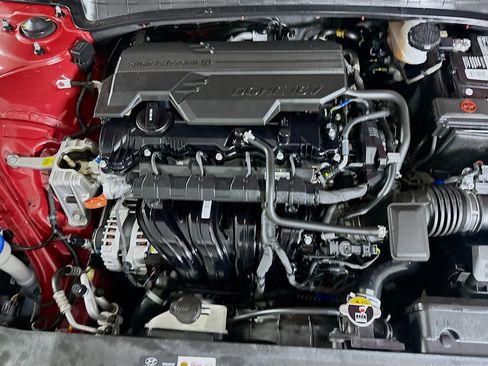 Used 2024 Hyundai Elantra Limited image 32