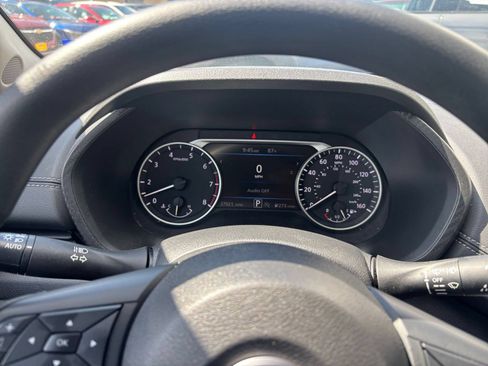 Used 2025 Nissan Sentra SV FWD image 37