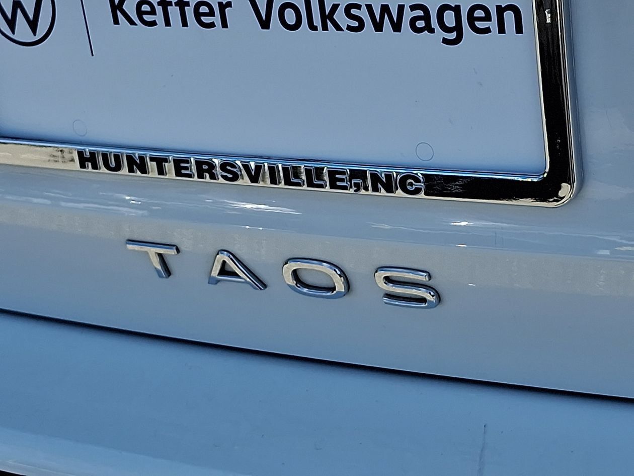 Used 2025 Volkswagen Taos SE FWD image 32