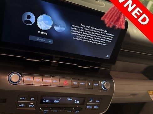 Used 2024 Hyundai Kona SEL image 2