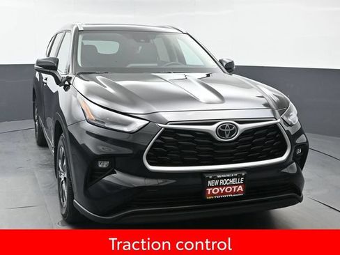 Certified 2026 Toyota Highlander XLE w/ Protection Package #3 (TMS) AWD/4WD image 10